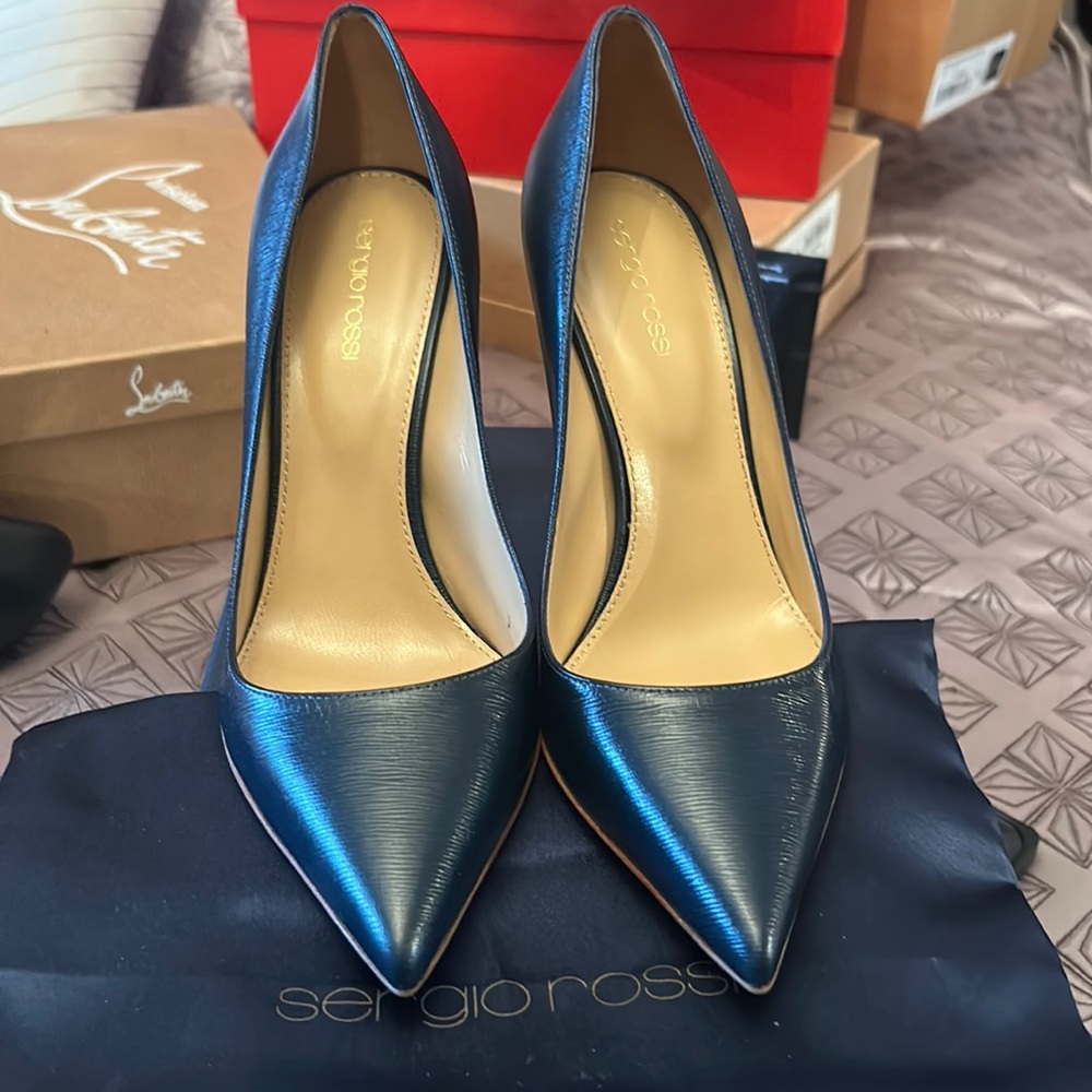 SERGIO ROSSI NAVY LEATHER PUMPS